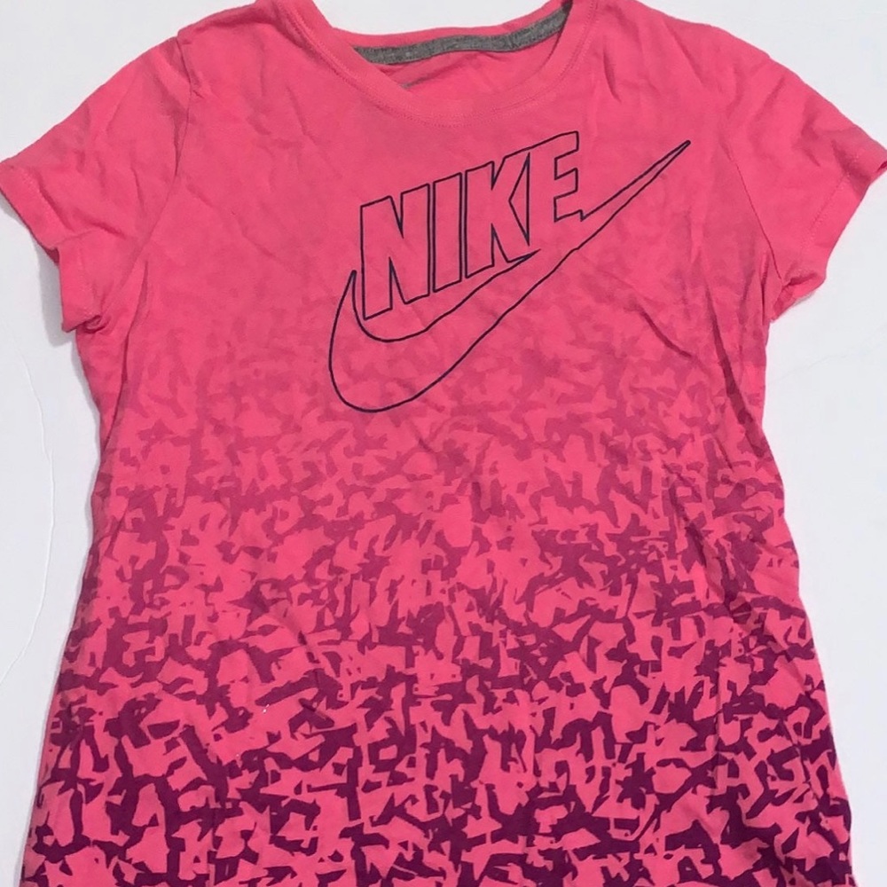 Girl’s Nike T-Shirt size L (10/12)